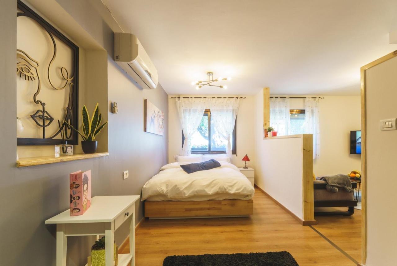 Hotel שניר 119 - סוויטה מדהימה לזוגות וסוויטה קסומה למשפחות בכפר ורדים Zewnętrze zdjęcie